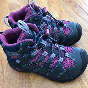 Keen hiking boots little kid size 11